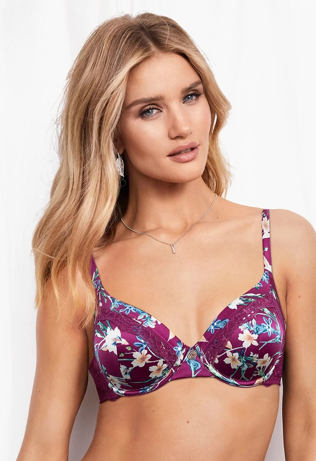 Bạn gái 'Người vận chuyển' quá đỗi gợi cảm với nội y ảnh 10