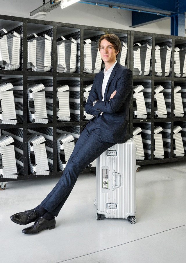 Con trai 9x của tỷ phú Louis Vuitton: CEO tài năng, tốt nghiệp ĐH danh tiếng Pháp ảnh 1