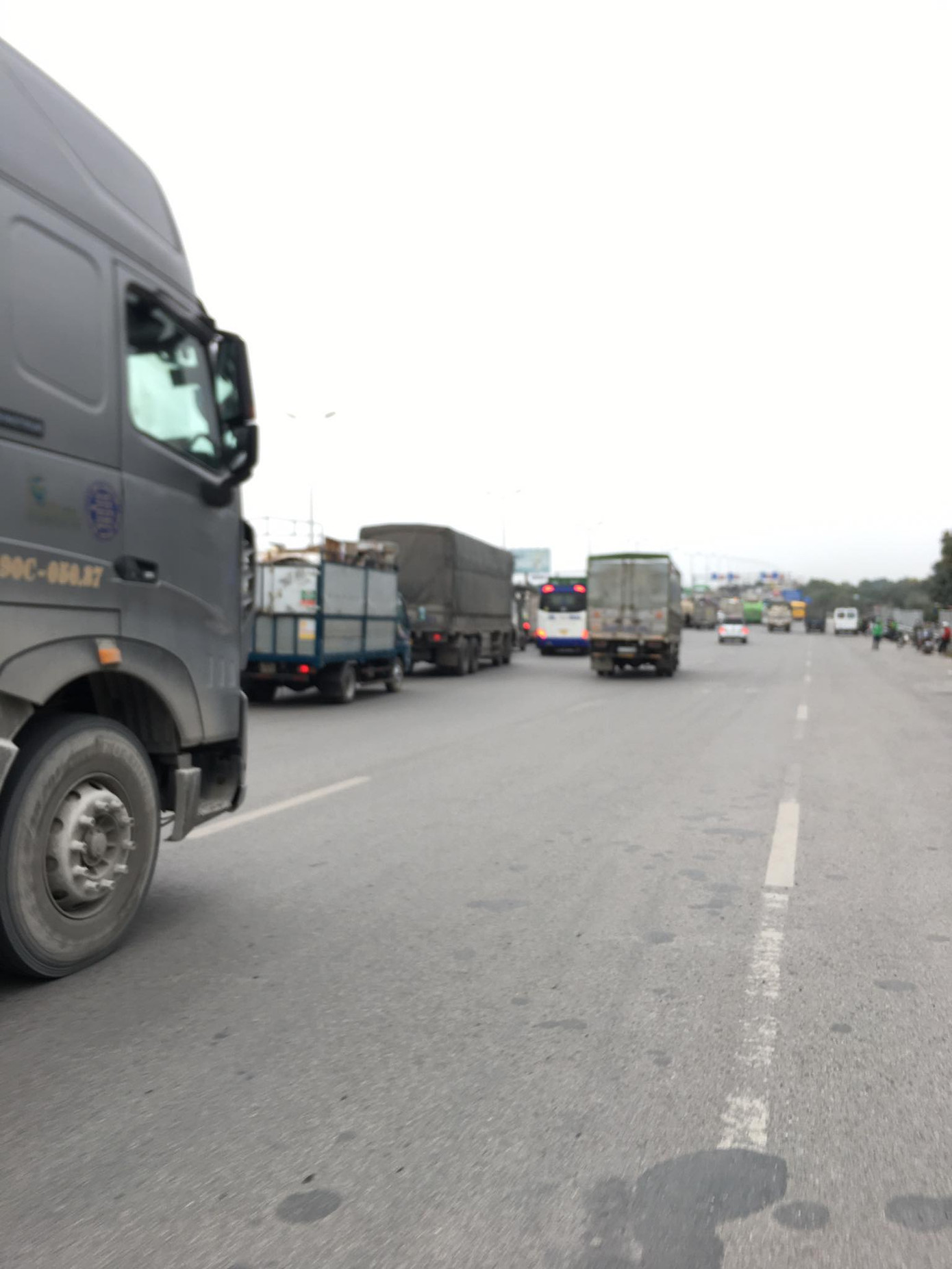 Cháy lớn tại bãi cỏ dưới chân cầu Thanh Trì ảnh 13