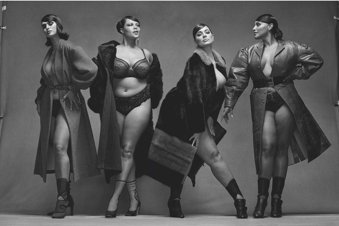 Người mẫu béo Ashley Graham tiết lộ bí quyết nâng ngực bằng... băng dính ảnh 15