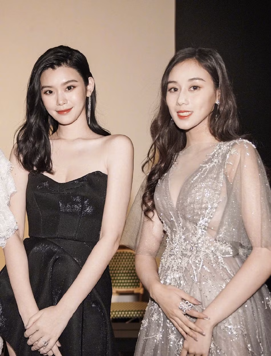 Người mẫu Victoria's Secret Ming Xi thả dáng 'gái một con' nóng bỏng sau sinh ảnh 10