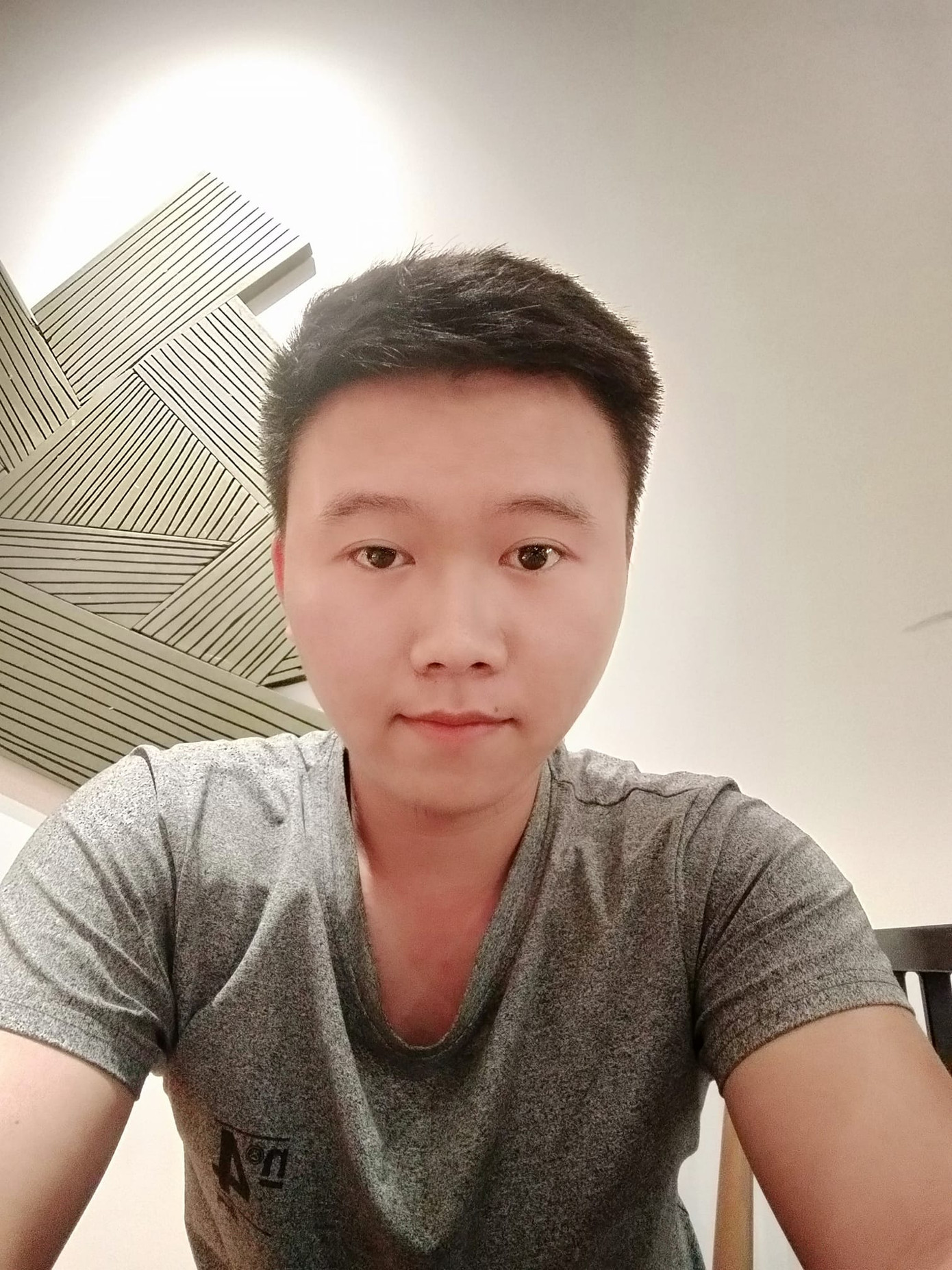 Chàng trai tự tay 'hô biến' phòng trọ 9m2 thành căn studio đẹp bất ngờ ảnh 1