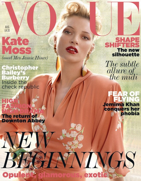 Huyền thoại làng mốt Kate Moss U50 diện váy khoét ngực sâu trẻ trung bất ngờ ảnh 7