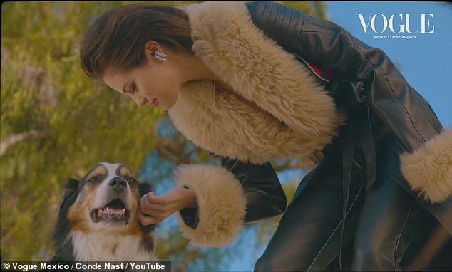 Ngắm sắc vóc trẻ đẹp của mỹ nhân độc thân quyến rũ Selena Gomez ảnh 7