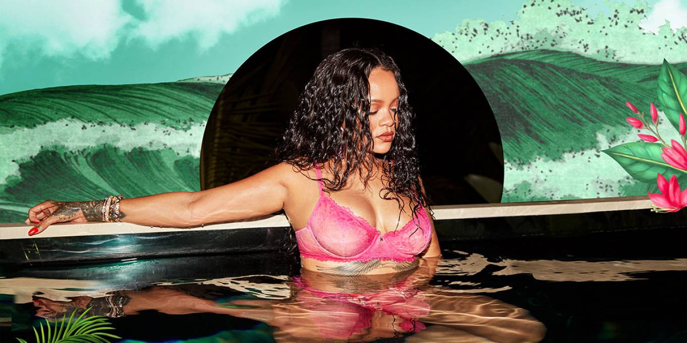 Rihanna bốc lửa với nội y Giáng sinh ảnh 7