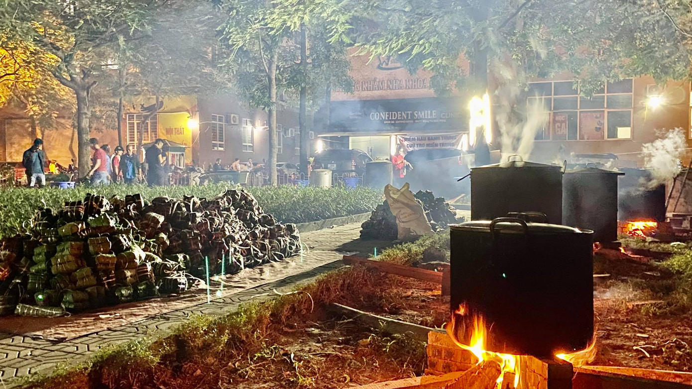 Người dân nhiều tỉnh thành ngày đêm 'gói yêu thương' gửi bà con miền Trung ảnh 3