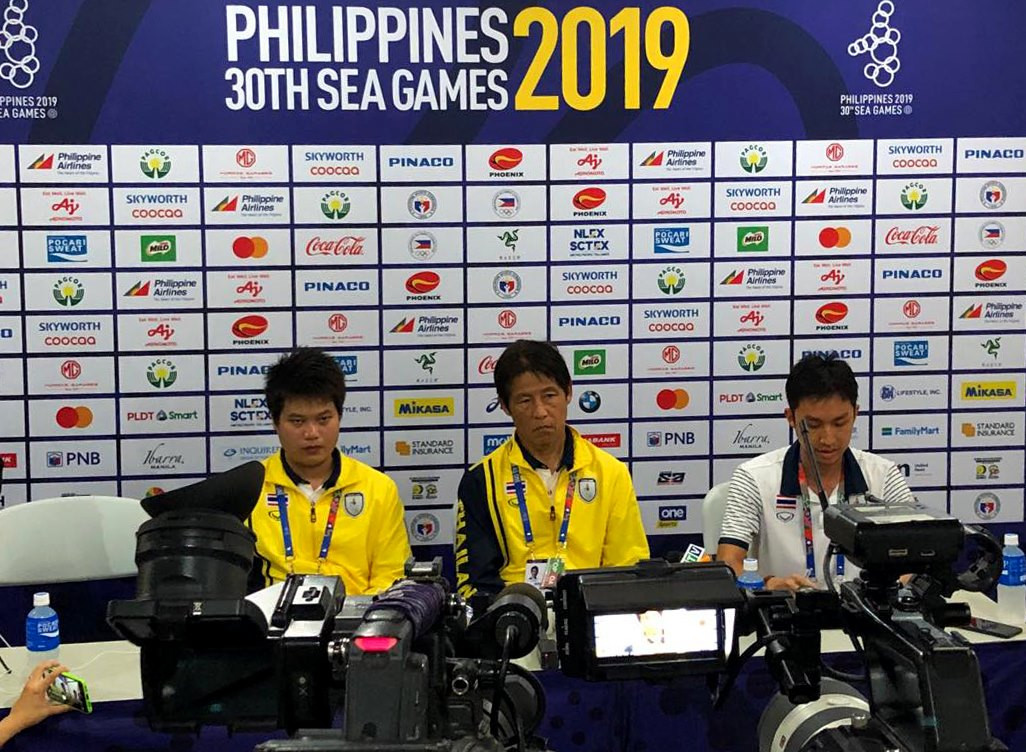 Báo chí 'quây' HLV Nishino sau khi Thái Lan bị loại khỏi SEA Games 30 ảnh 1