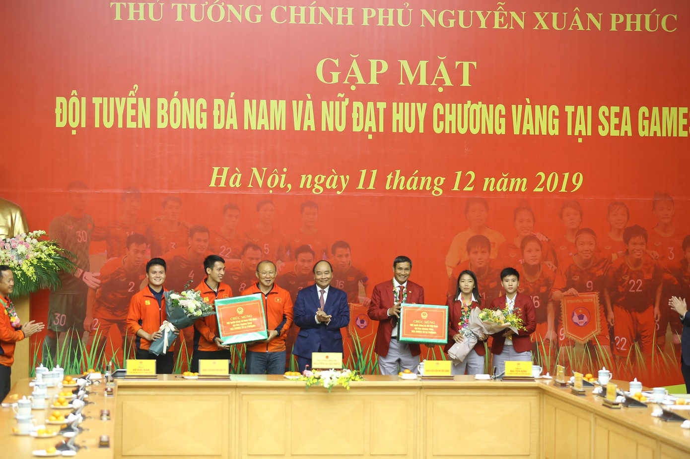 Hai đội tuyển bóng đá dự lễ mừng công của Thủ tướng ảnh 12