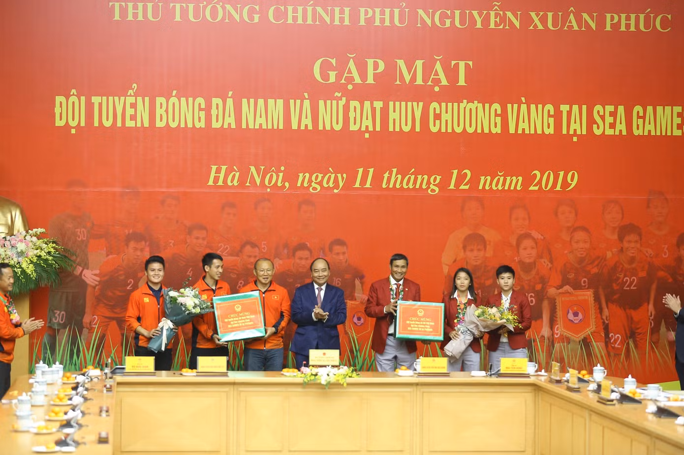 Hai đội tuyển bóng đá dự lễ mừng công của Thủ tướng ảnh 12