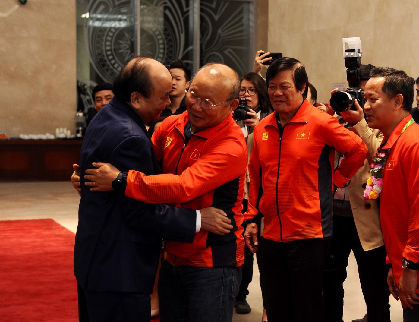 Từ bé, Văn Toản ngã đau cũng không để rơi kẹo ảnh 6