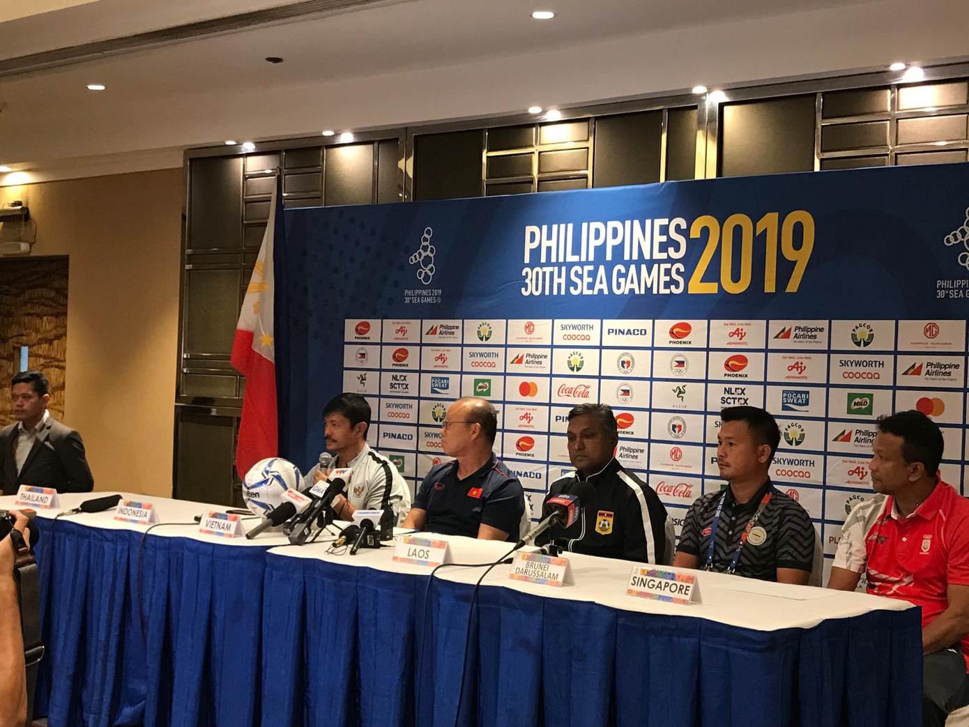 HLV Park Hang Seo nổi nóng ở cuộc họp báo SEA Games 30 ảnh 1