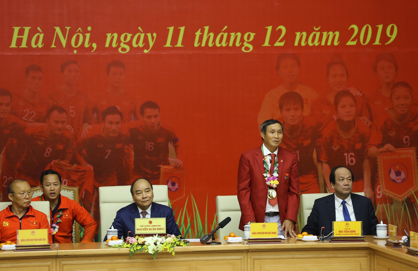 Hai đội tuyển bóng đá dự lễ mừng công của Thủ tướng ảnh 9