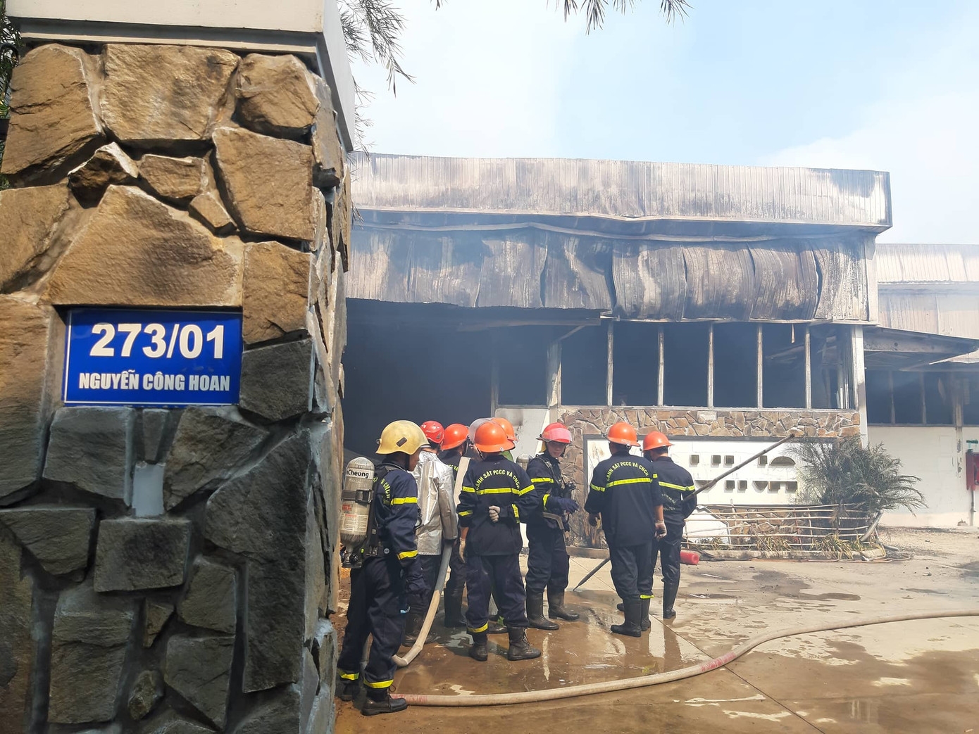 Cháy lớn xưởng gỗ ở Đà Nẵng, hàng trăm người căng mình dập lửa ảnh 4