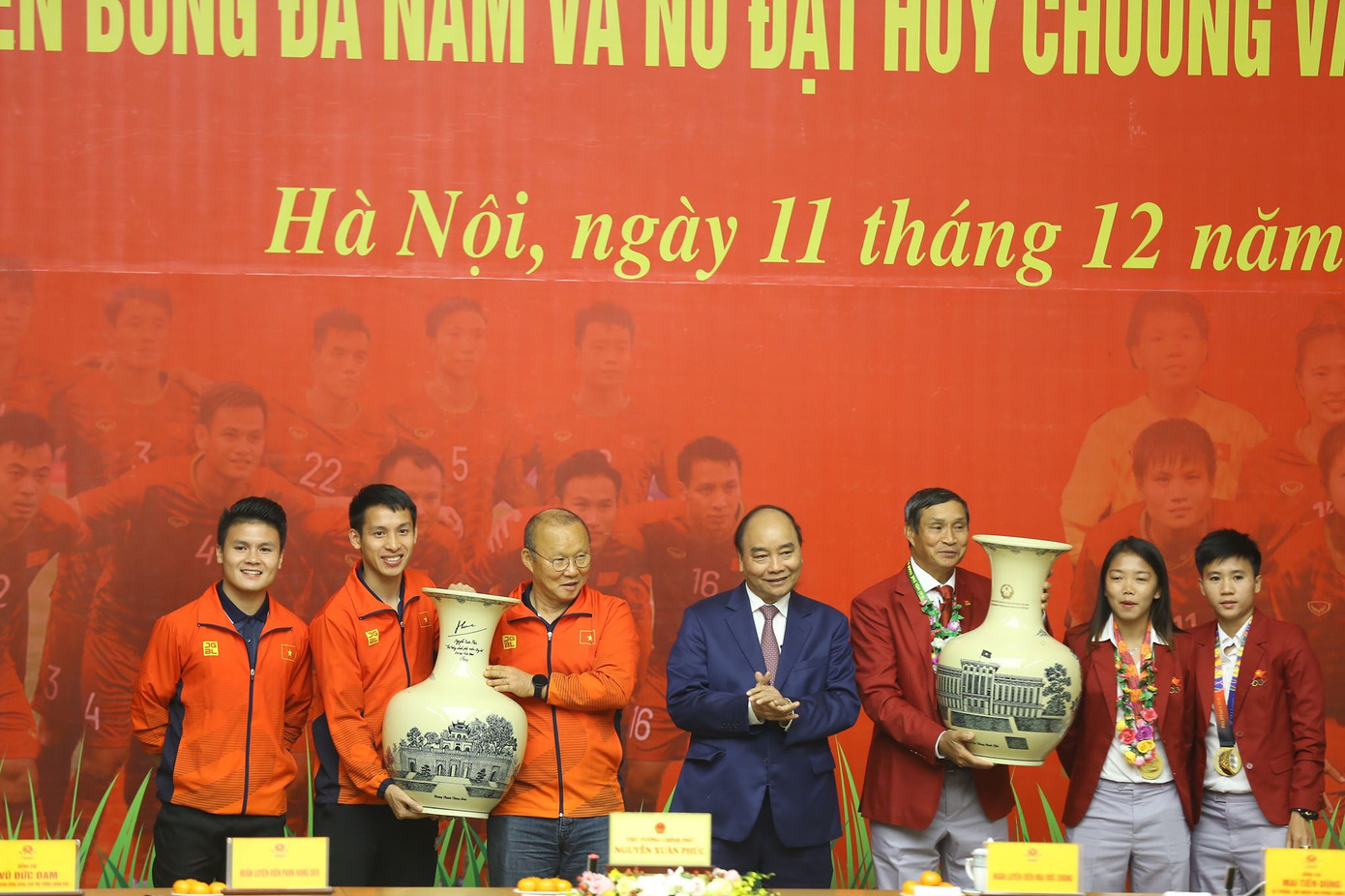 Hai đội tuyển bóng đá dự lễ mừng công của Thủ tướng ảnh 13