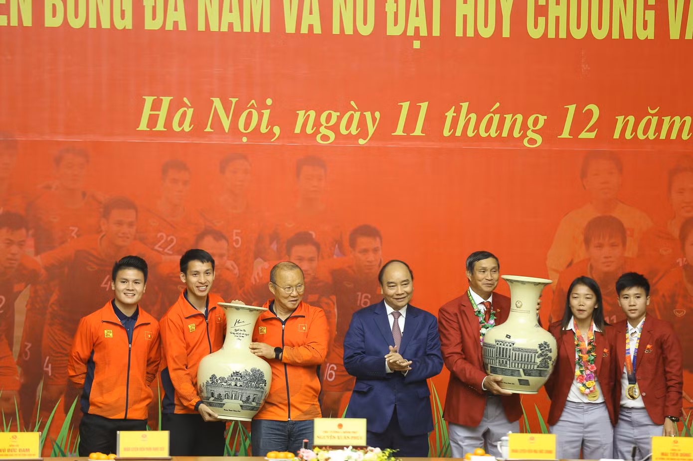 Hai đội tuyển bóng đá dự lễ mừng công của Thủ tướng ảnh 13