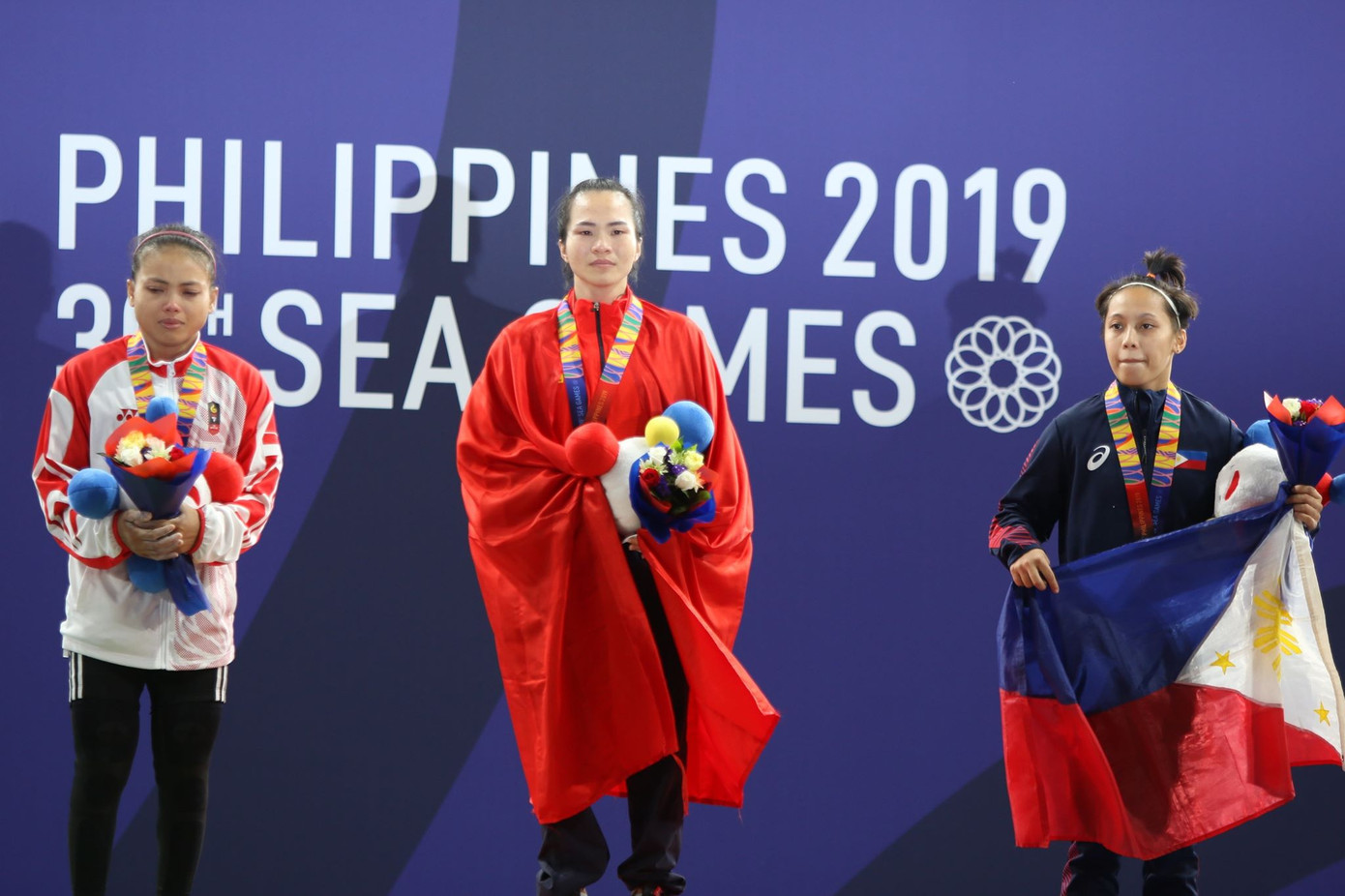 SEA Games ngày 1/12: Cử tạ lập cú đúp HCV cho Việt Nam ảnh 9