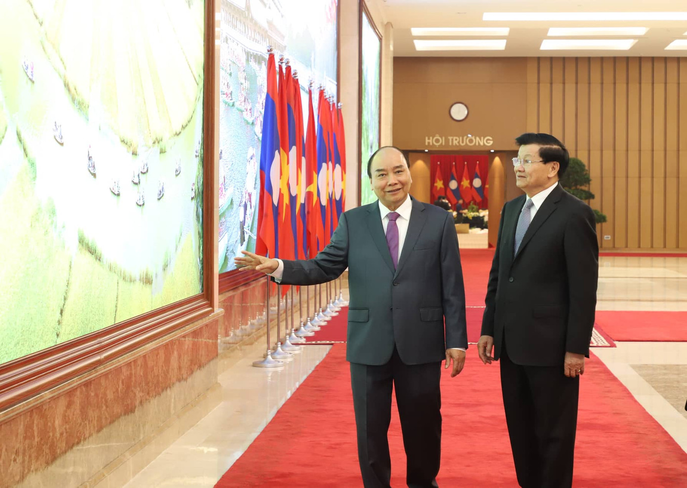 Thủ tướng Nguyễn Xuân Phúc đón Thủ tướng Lào sang thăm Việt Nam ảnh 2