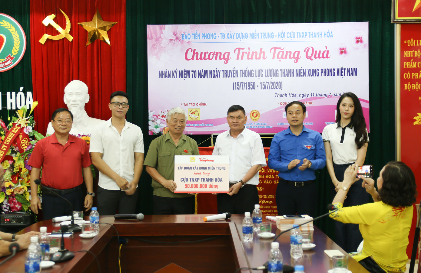 Tặng quà tri ân cựu thanh niên xung phong Thanh Hóa ảnh 2