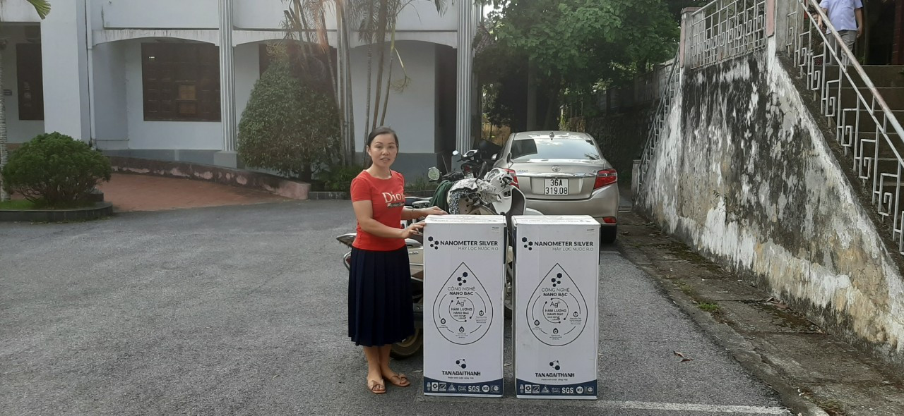 Hàng chục máy lọc nước sạch về với trẻ em vùng núi Thanh Hoá ảnh 1