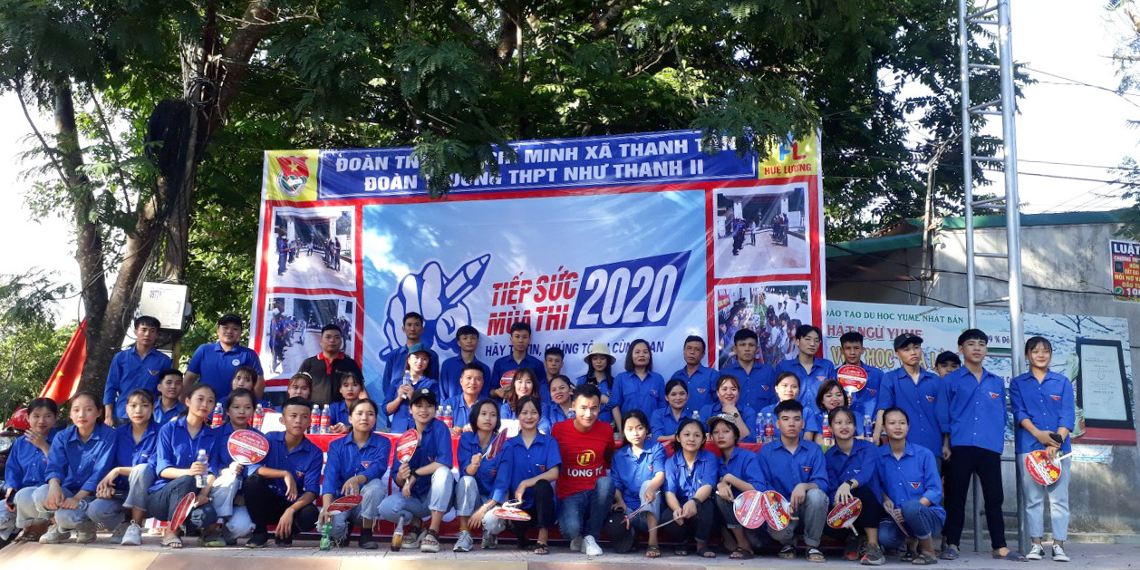 Thanh niên tình nguyện đội nắng tiếp sức mùa thi ảnh 5