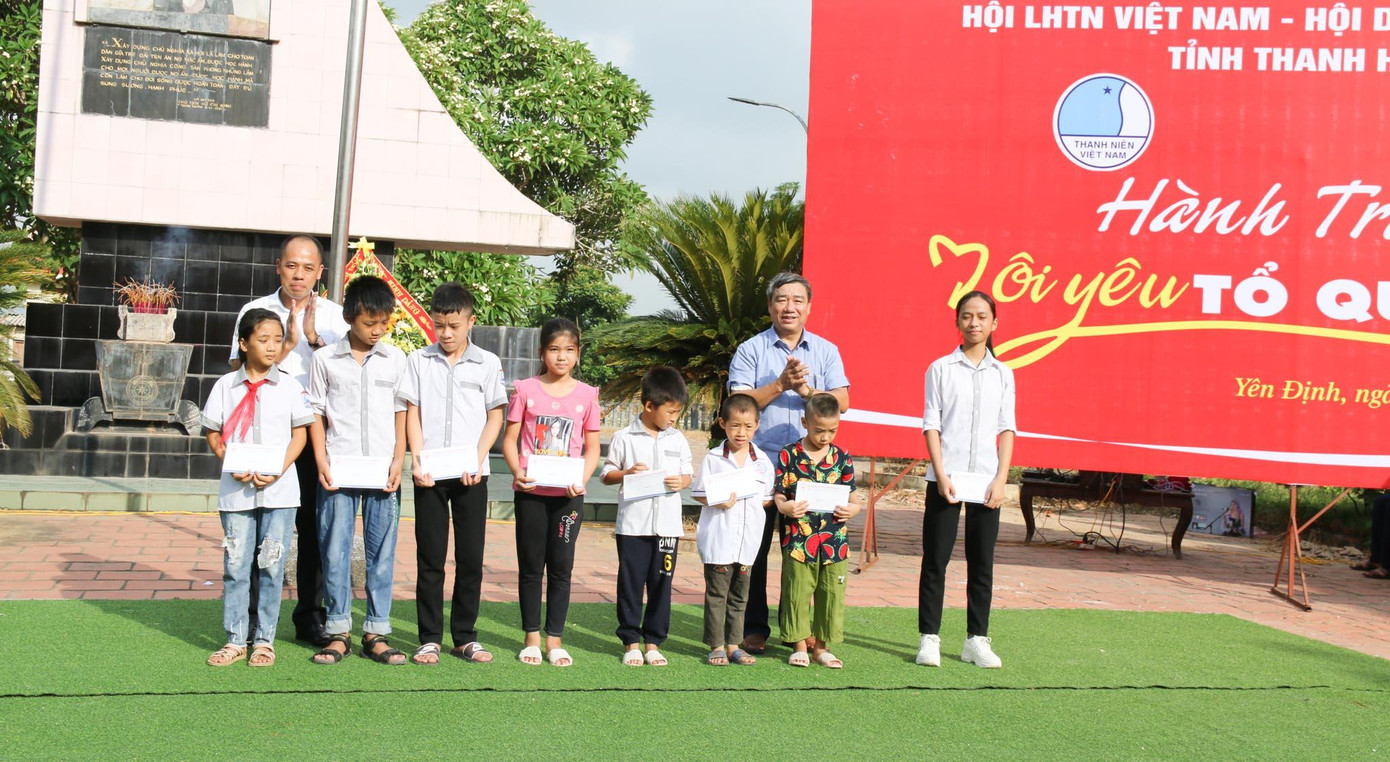 Nhiều hoạt động ý nghĩa tại hành trình ‘Tôi yêu Tổ Quốc tôi’ ảnh 2