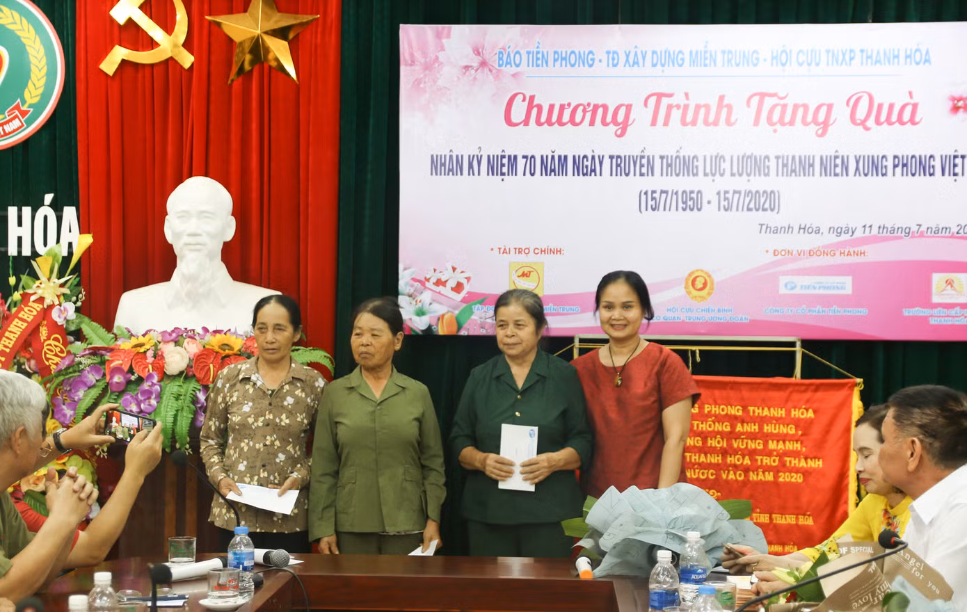 Tặng quà tri ân cựu thanh niên xung phong Thanh Hóa ảnh 5