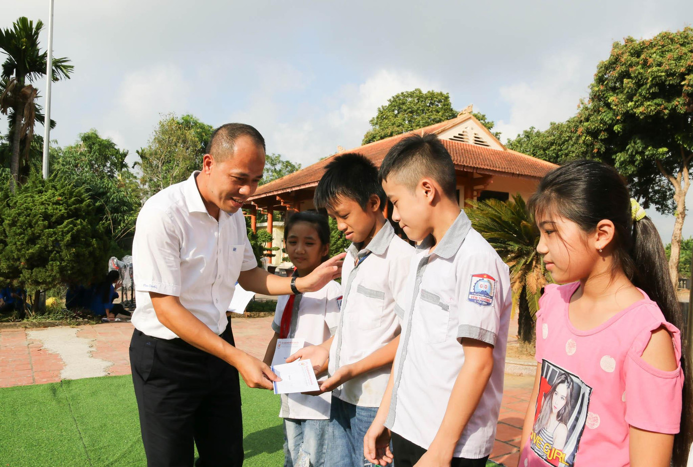 Nhiều hoạt động ý nghĩa tại hành trình ‘Tôi yêu Tổ Quốc tôi’ ảnh 3