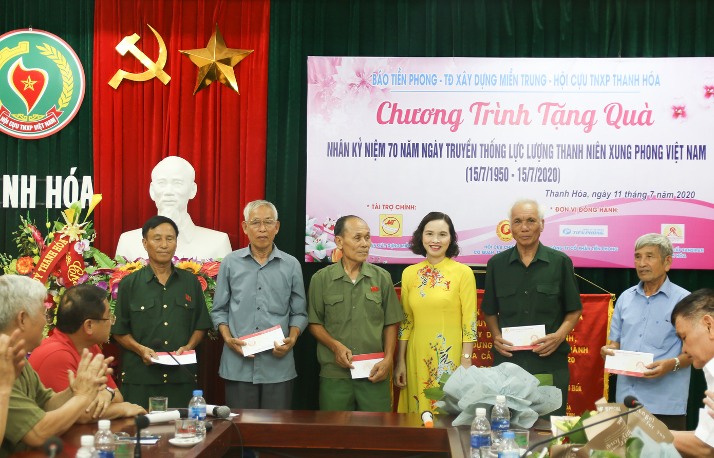 Tặng quà tri ân cựu thanh niên xung phong Thanh Hóa ảnh 4