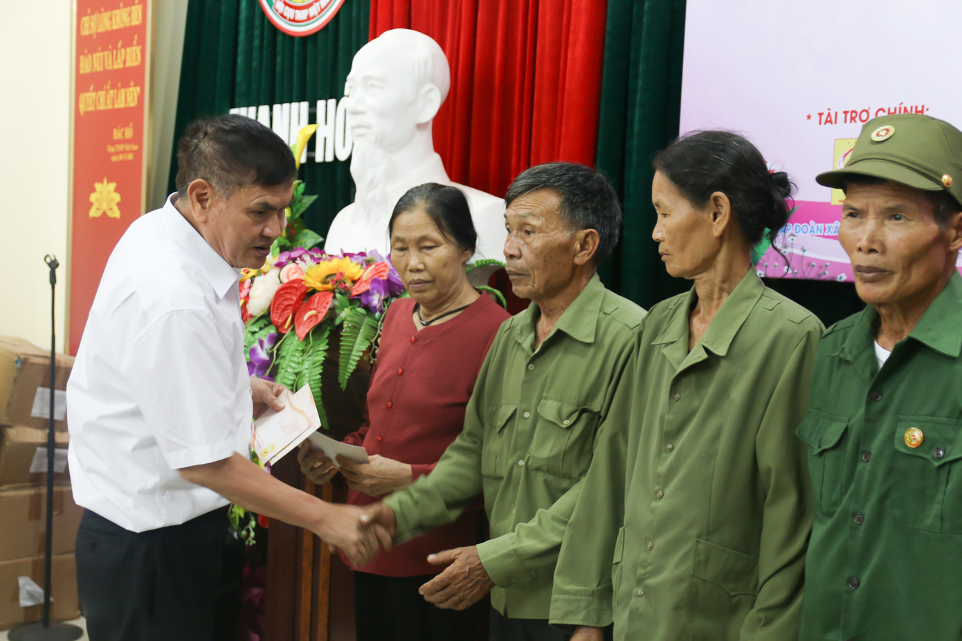Tặng quà tri ân cựu thanh niên xung phong Thanh Hóa ảnh 3