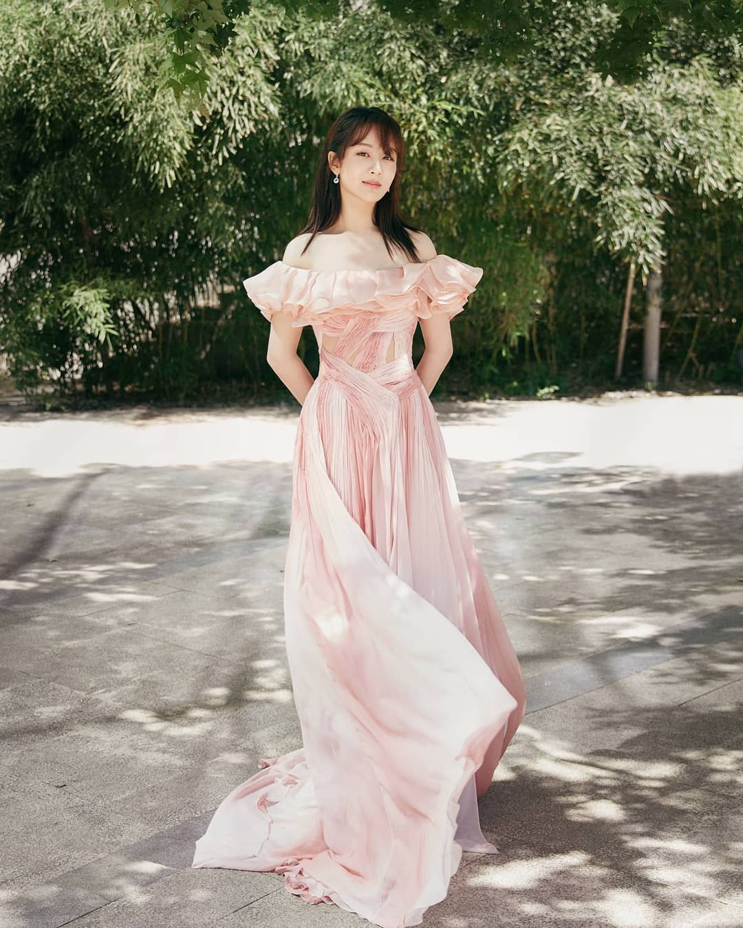 Mỹ nhân Hoa ngữ Dương Tử 'đụng hàng' Hồ Ngọc Hà, ảnh thực gây thất vọng ảnh 2