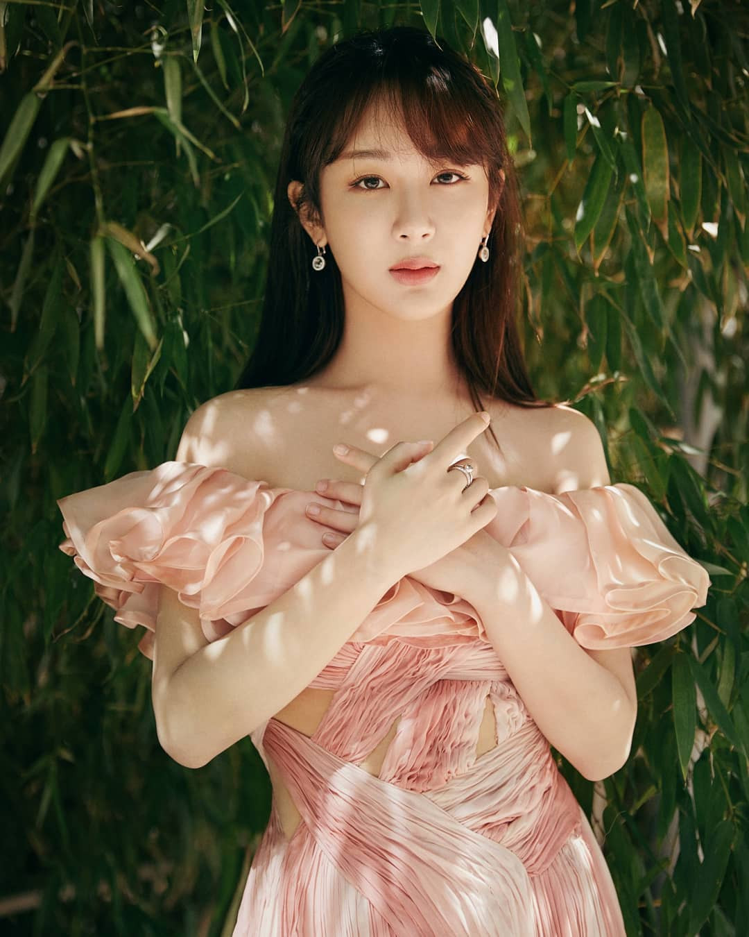 Mỹ nhân Hoa ngữ Dương Tử 'đụng hàng' Hồ Ngọc Hà, ảnh thực gây thất vọng ảnh 1