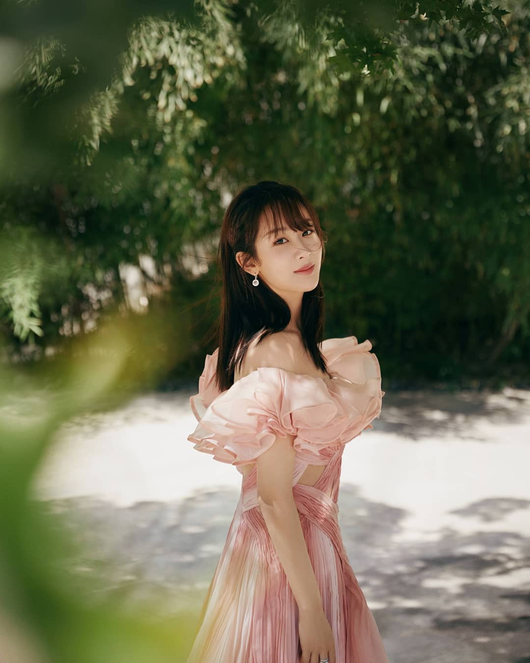 Mỹ nhân Hoa ngữ Dương Tử 'đụng hàng' Hồ Ngọc Hà, ảnh thực gây thất vọng ảnh 7