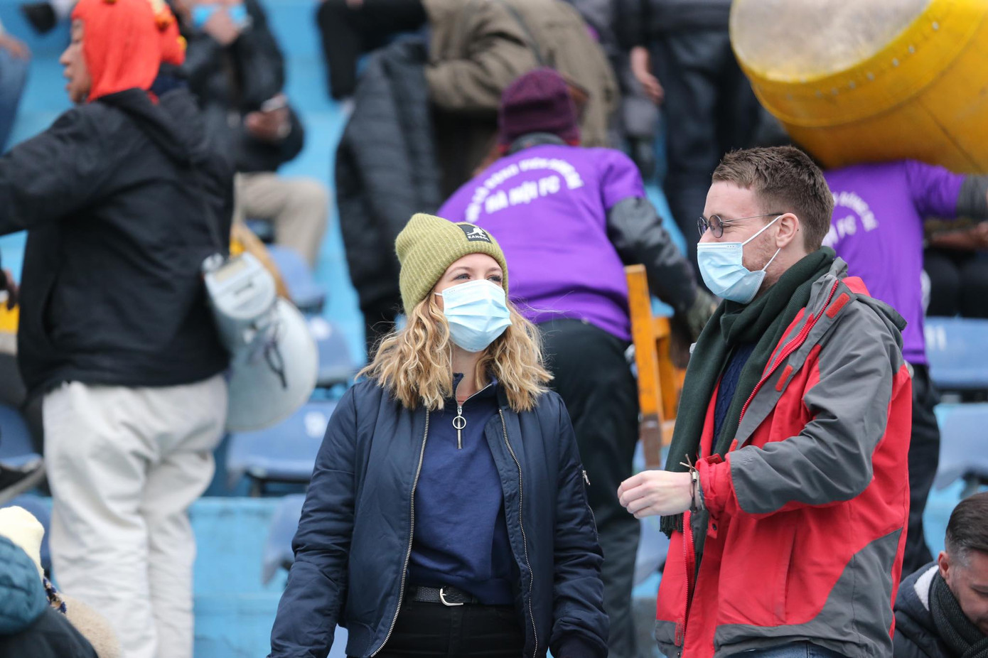 Siêu cúp Quốc gia: Á hậu Huyền My cùng các bóng hồng xua tan giá lạnh ảnh 12