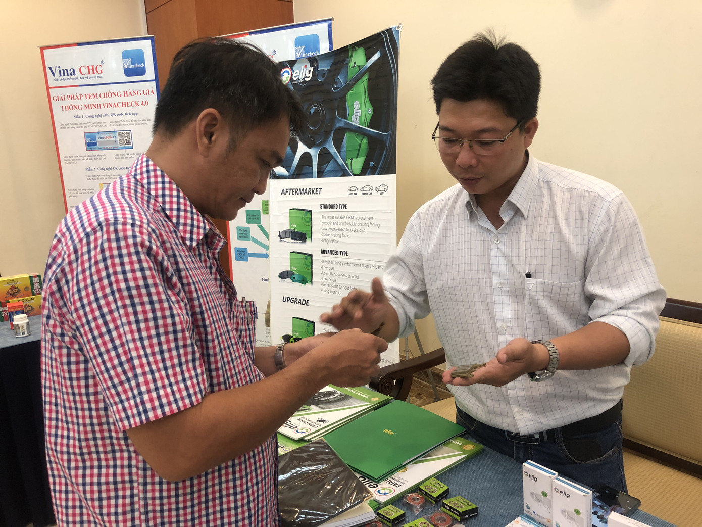 Hàng giả nhan nhản, doanh nghiệp vẫn không dám lên tiếng ảnh 1