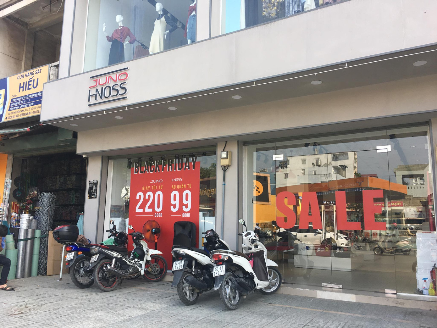 Giới trẻ đổ xô 'săn' Black Friday ảnh 7