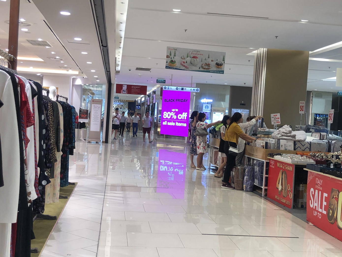 Giới trẻ đổ xô 'săn' Black Friday ảnh 6