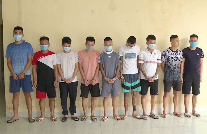 20 đối tượng sử dụng súng, hung khí hỗn chiến tại Sầm Sơn ảnh 2