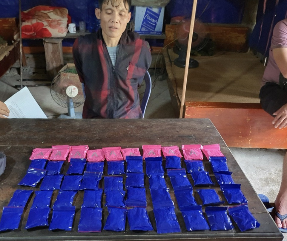 Dùng xuồng vận chuyển ma tuý ở vùng giáp ranh biên giới ảnh 1