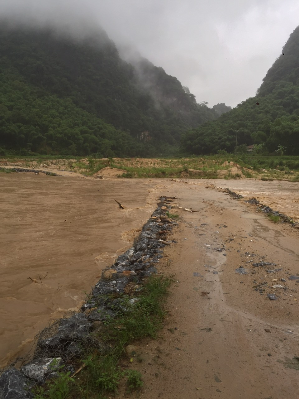 Thanh Hoá: Hàng trăm hộ dân bị cô lập sau mưa bão số 2 ảnh 3