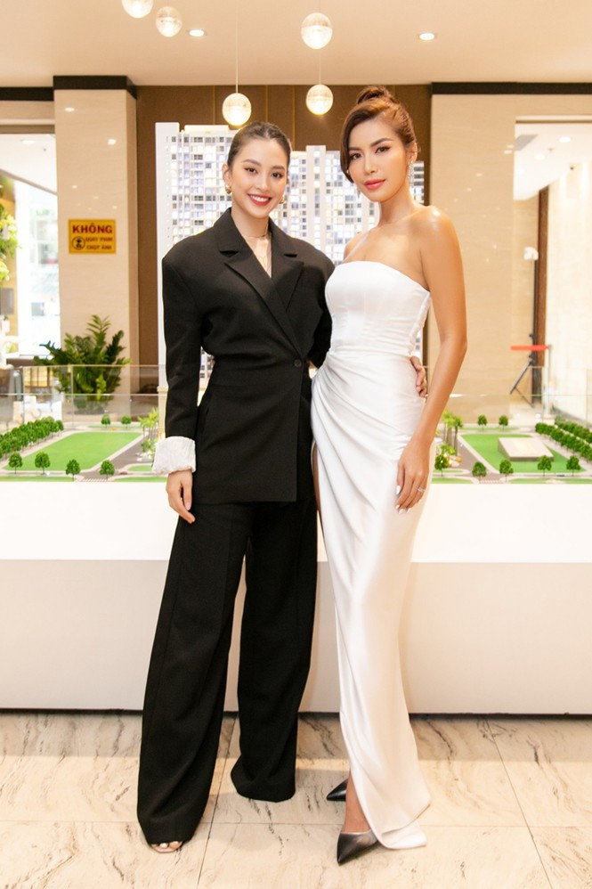 Minh Tú mặc trễ nải khoe vai trần nuột nà, Giáng My nóng bỏng với bikini ở tuổi 50 ảnh 4