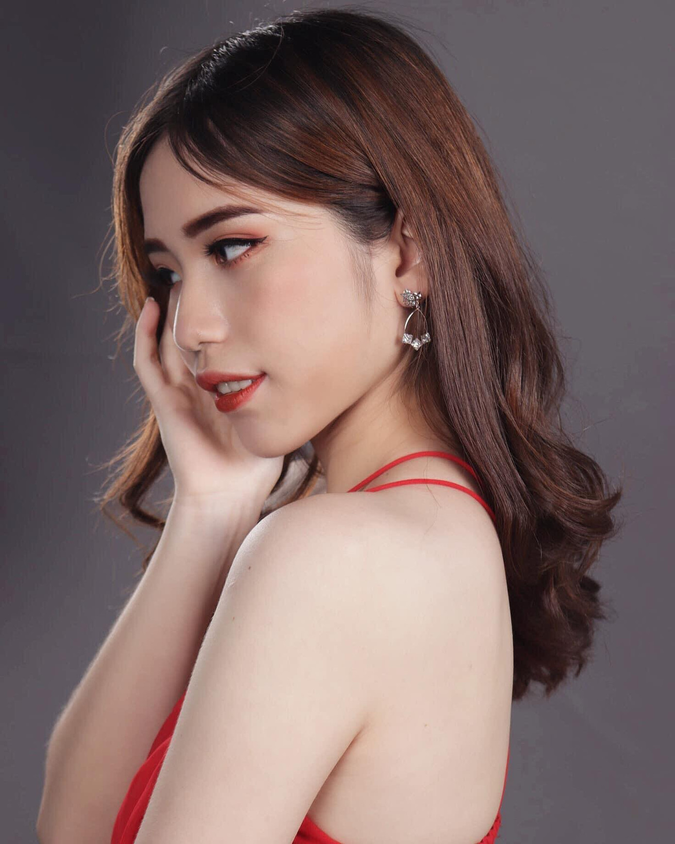 Nữ sinh 2K từng được Mâu Thủy khen có nụ cười hoa hậu dự thi HHVN 2020 ảnh 2