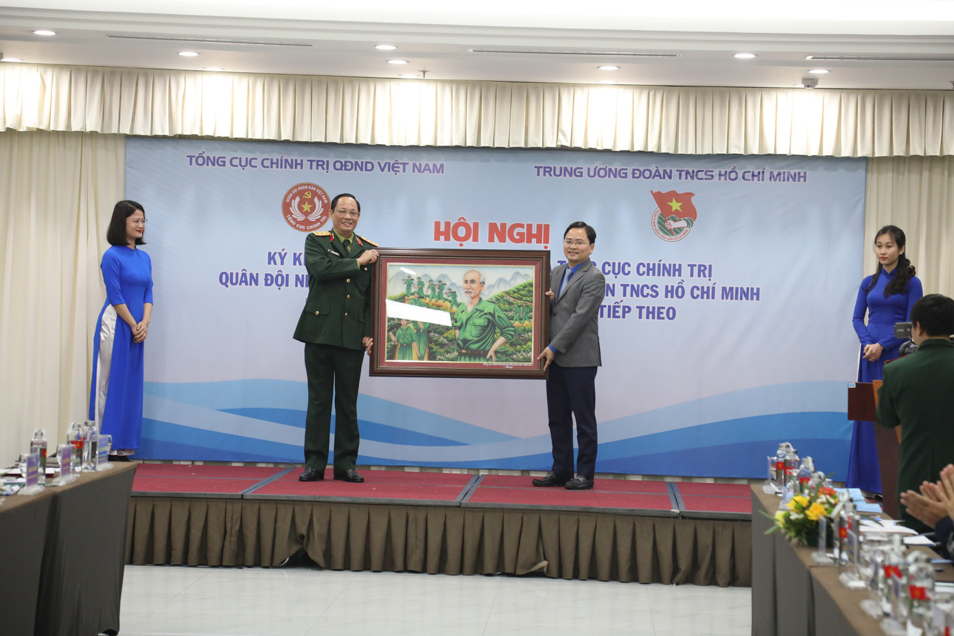 Xây dựng 'thế trận lòng dân' vững chắc trong các bạn trẻ ảnh 1