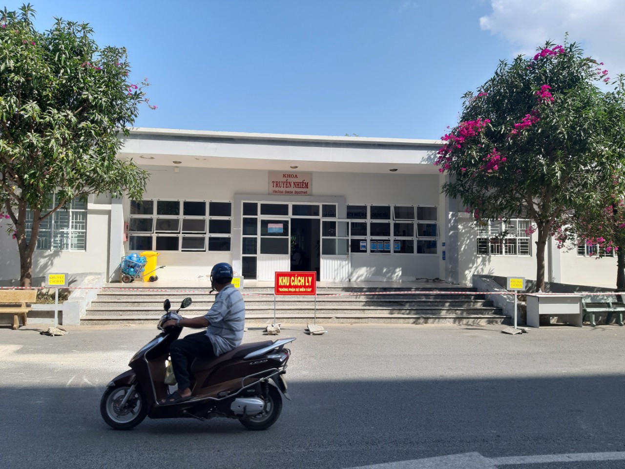 Cách ly toàn bộ thôn có bệnh nhân thứ 61 nhiễm Covid - 19 từ 20h tối nay ảnh 1