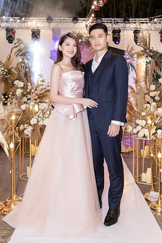 Top 3 HHVN 2016: Đỗ Mỹ Linh chuyển hướng thành nhà thiết kế, Thanh Tú viên mãn bên ông xã hơn 16 tuổi ảnh 19