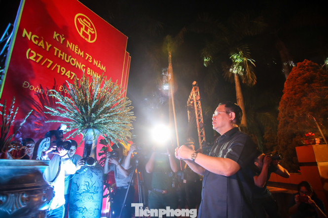 Bí thư Thành ủy Hà Nội thắp hương tri ân các anh hùng liệt sĩ ảnh 1