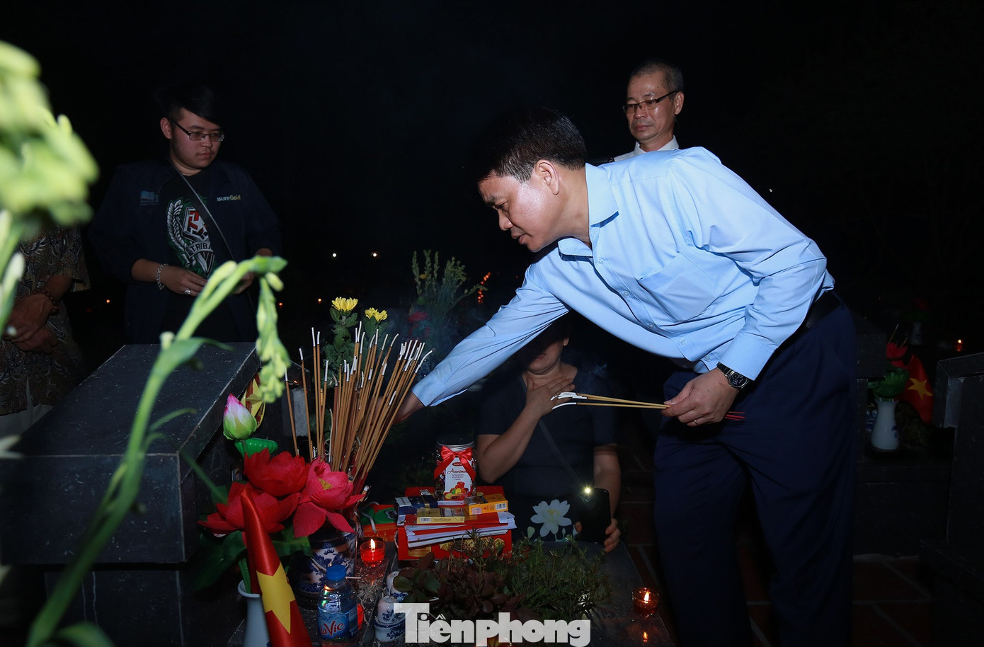 Bí thư Thành ủy Hà Nội thắp hương tri ân các anh hùng liệt sĩ ảnh 6