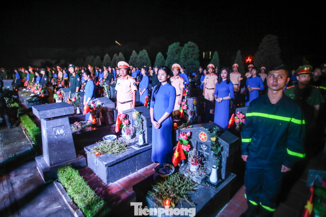 Bí thư Thành ủy Hà Nội thắp hương tri ân các anh hùng liệt sĩ ảnh 7