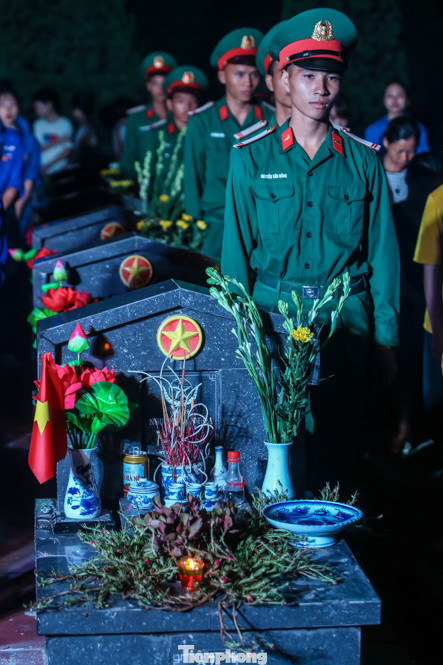 Bí thư Thành ủy Hà Nội thắp hương tri ân các anh hùng liệt sĩ ảnh 13