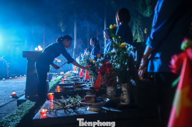 Bí thư Thành ủy Hà Nội thắp hương tri ân các anh hùng liệt sĩ ảnh 10