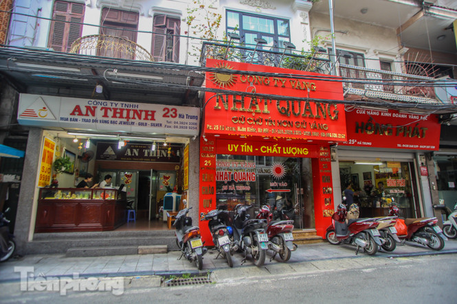 Phố vàng Hà Nội đìu hiu giữa 'cơn bão' giá lịch sử ảnh 1